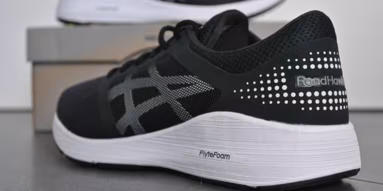 Laufschuh-Test: ASICS Roadhawk FF