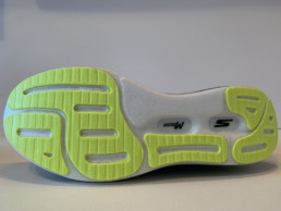 Ein Blick auf die Sohle vom Skechers Razor 3