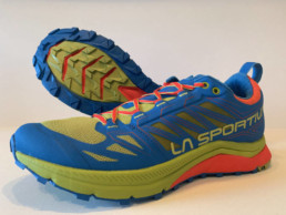 La Sportiva Jackal in blau, gelb und rot