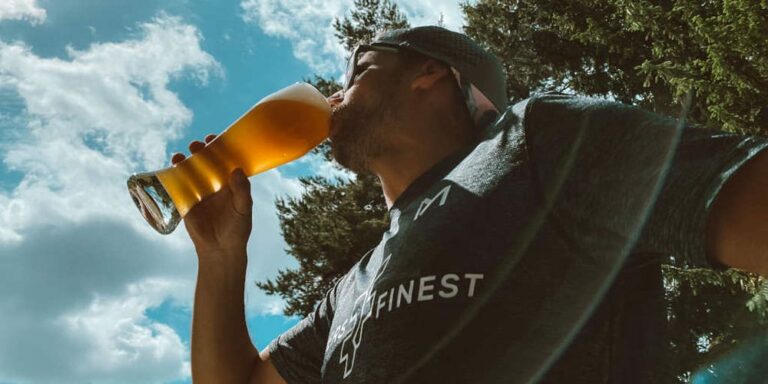 Richtig Trinken und Laufen: Das solltest du alles wissen