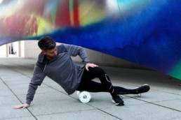 Nach dem WarmUp und dem Laufen geht es zum CoolDown auf die Faszienrolle