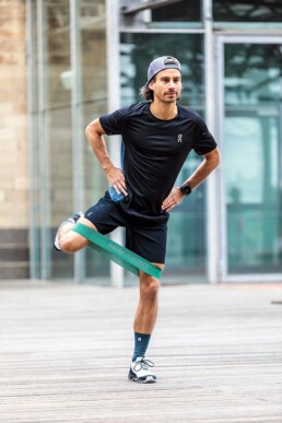 Hüfttraining für Läufer: Beinabspreizer stehend Endposition