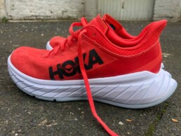 Hoka One One Carbon X 2 von der Seite