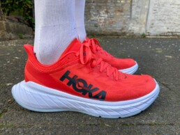 Hoka One One Carbon X 2 von der Seite