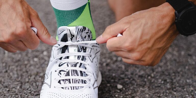Laufschuhe richtig schnüren: 3 Schnürtechniken für mehr Halt