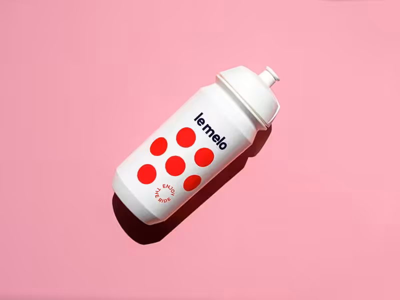 Eine Trinkflasche mit der Elektrolytmischungen von le melo